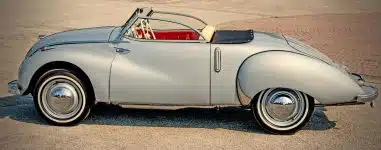 Oldtimer Cabrio Silber Asphalt